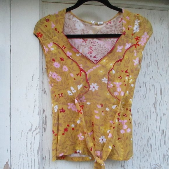 Anthropologie’s Moth Top Women's S Yellow Floral Short Sleeve Pink & Red Flowers - Picture 5 of 13